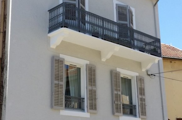 Rénovation peinture de portail à Aix-les-Bains - Les artisans peintres savoyards